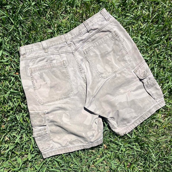 Men's Vintage Wrangler Camo Cargo Shorts - Picture 4 of 4